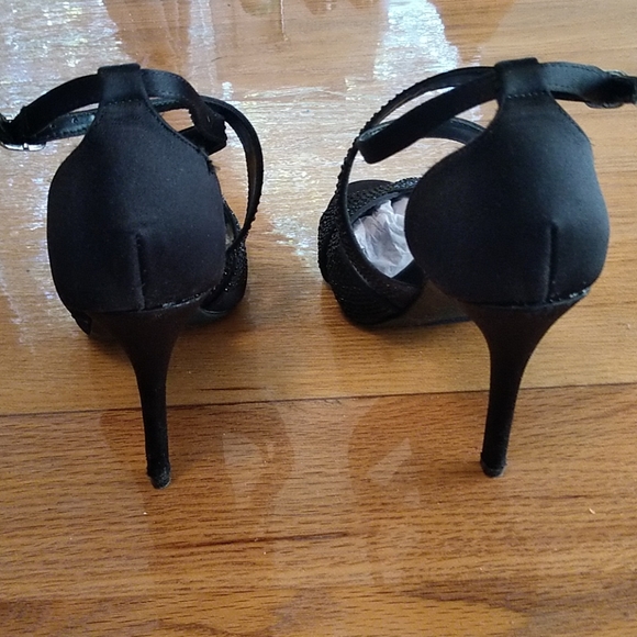 New JLo Strappy Heels - Picture 5 of 5